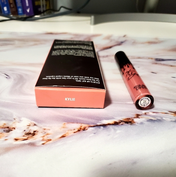 Kylie Cosmetics Lip Gloss - Picture 2 of 3